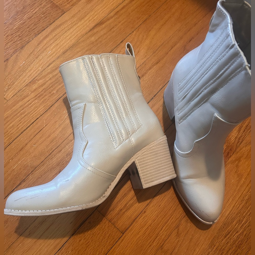 Nude heeled booties